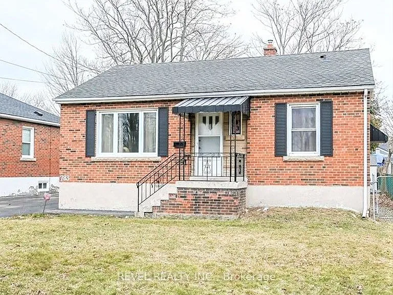 783 Queensdale Ave E #LOWER — Photo 1