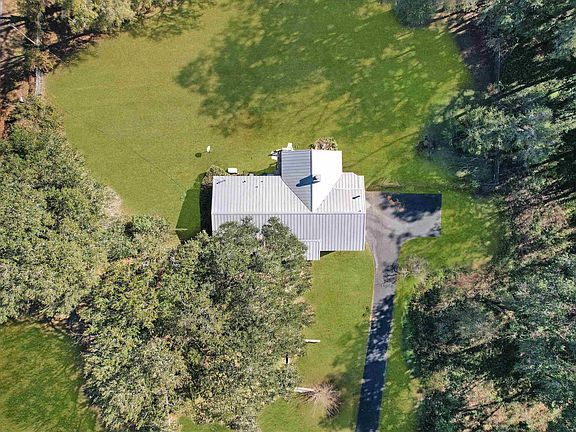 2nd image of 2075 Hill N Dale Dr N