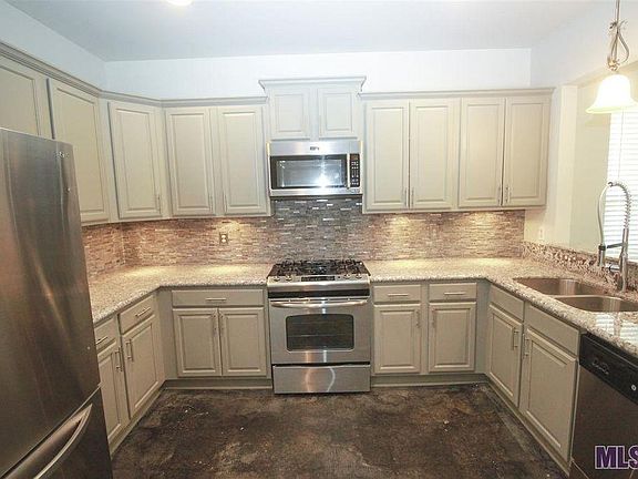 3rd image of 36431 Dutchtown Gardens Ave