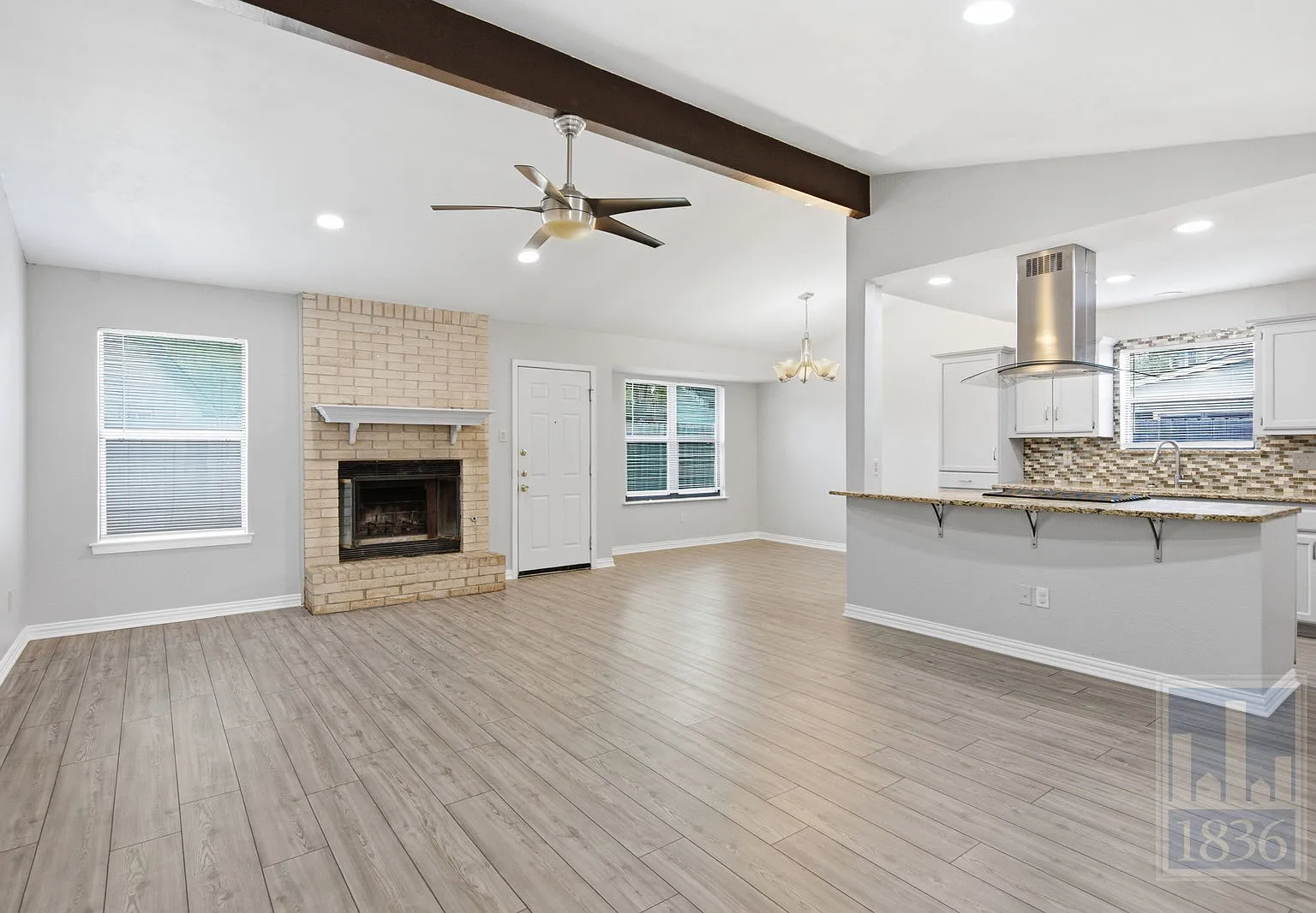 3 bed, 2.0 bath, 1433 sqft, $1,949 — Photo 2