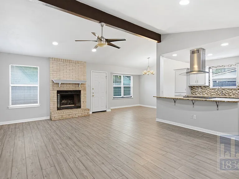 401 Oakridge Pass — Photo 2