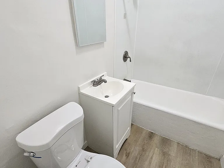1750 S Longwood Ave #11 — Photo 6