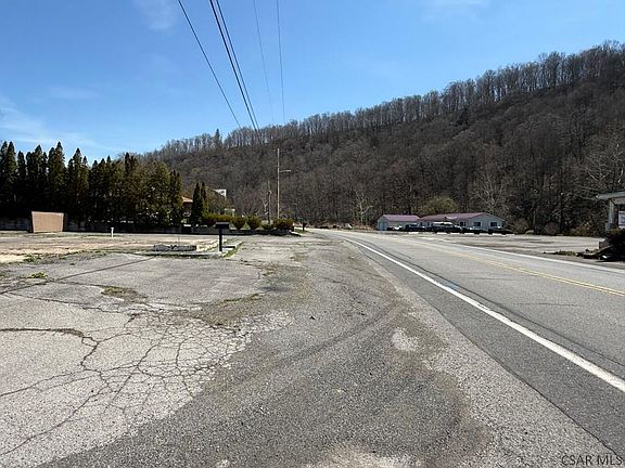 3rd image of 1335 Railroad St