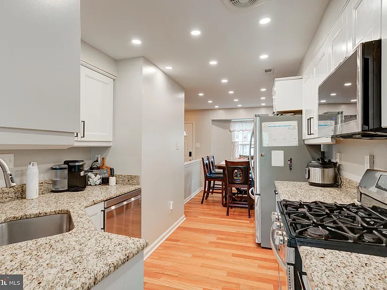 92 Kirkwood Dr — Photo 7