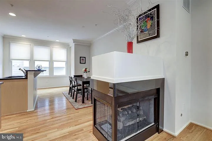 2058 N Oakland St — Photo 14