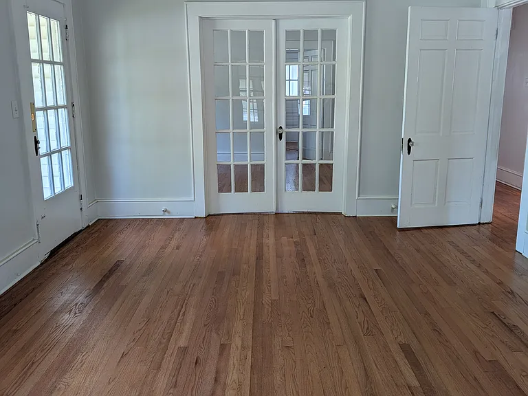 126 W Pollock St — Photo 2