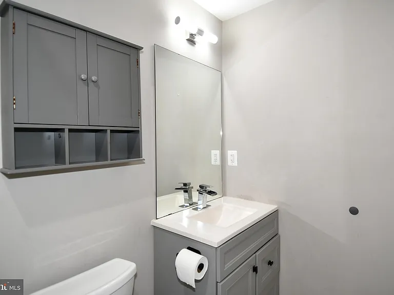 1040 Bladensburg Rd NE #B — Photo 16