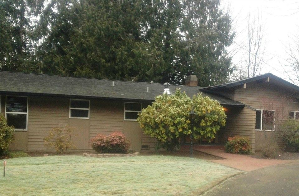 1st image of 1900 Parkwood Dr SE
