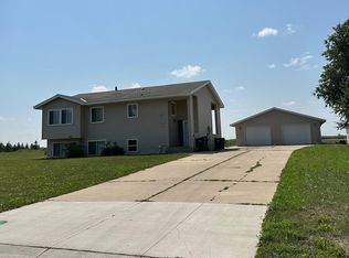 711/713 Maple Ln, Grove City, MN 56243