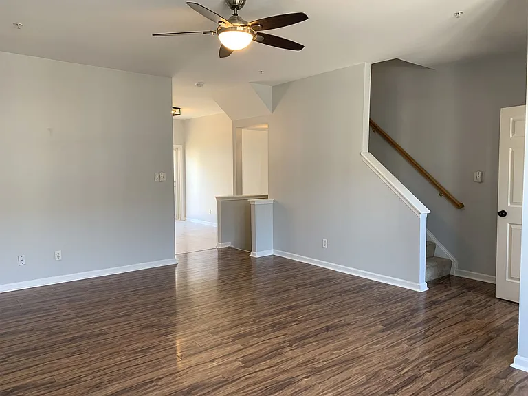 572 S Carlisle St — Photo 21