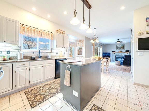 4th image of 87 Cambridge Dr