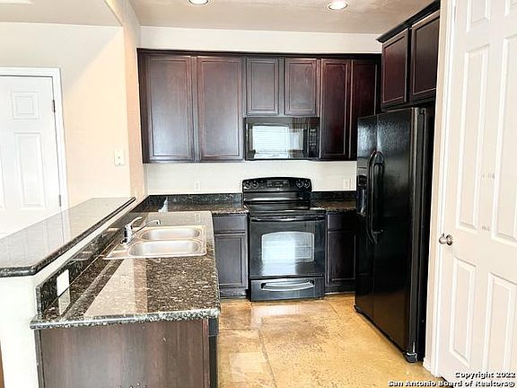 3rd image of 1121 Brown Rock Dr