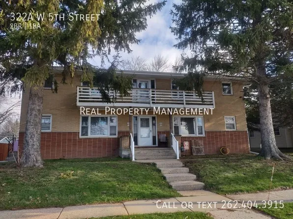 322A W 5th St, Oconomowoc, WI 53066