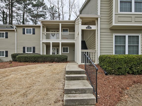 2nd image of 36 Doranne Ct