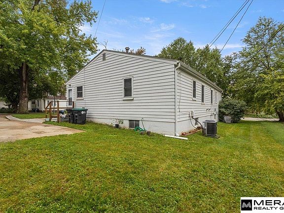 5th image of 3976 Seward St