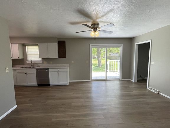 3rd image of 604 S Barwick Pl