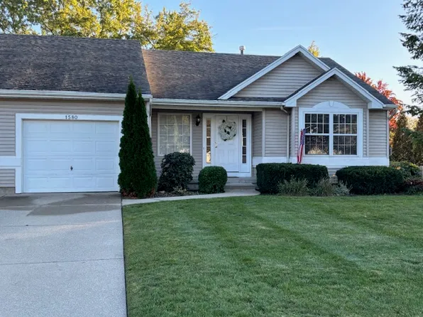 1580 Maplehollow St SE, Kentwood, MI 49508