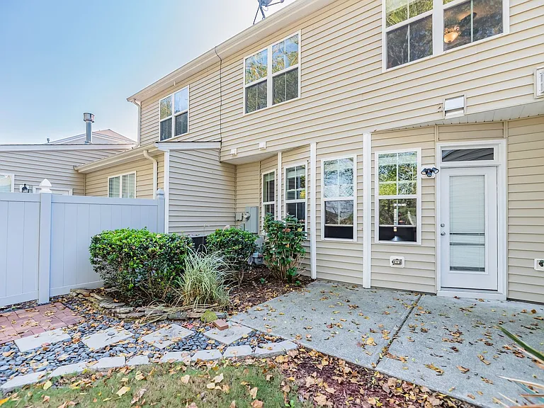 8329 Yaxley Hall Dr — Photo 12