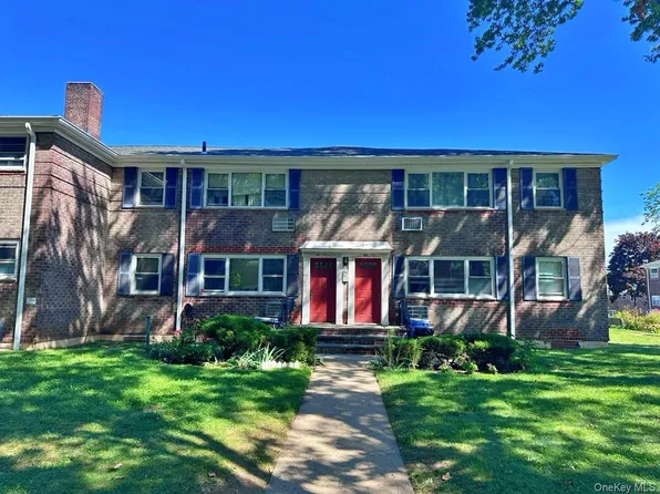 68-15 150 Street #209, Kew Garden Hills, NY 11367