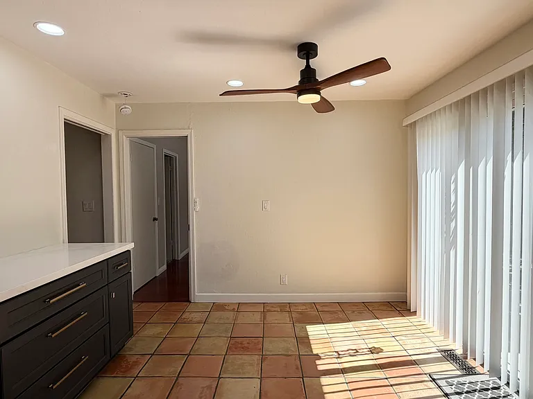 3695 Sanford St — Photo 23