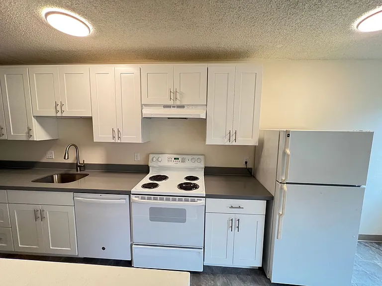 Lake Vista Apartments — Photo 11