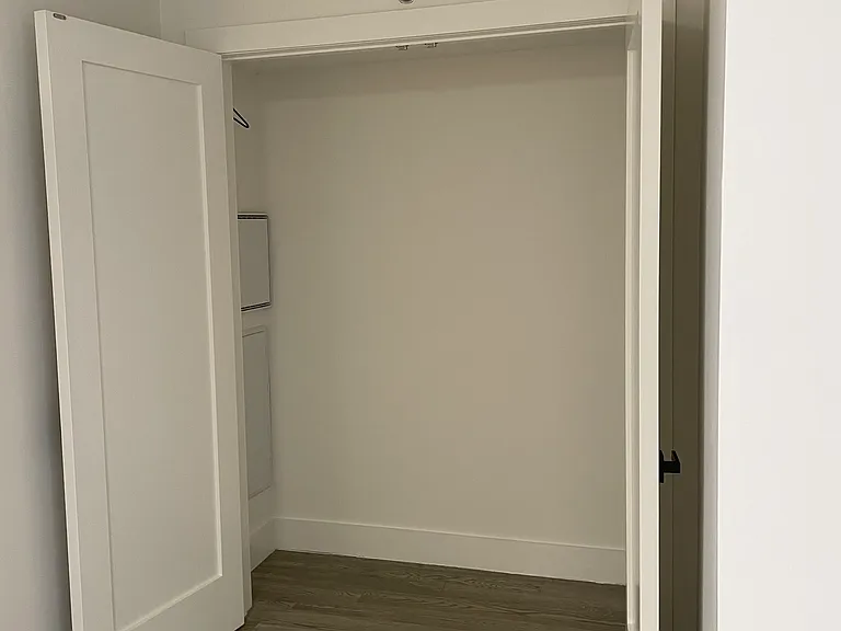 2218 Ocean Ave — Photo 4