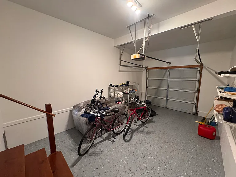 384 Oneida Dr — Photo 10