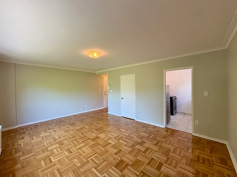 1299 Bayview Ave #18 — Photo 3