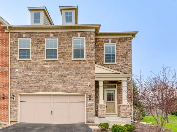 228 Belmont Dr, Lincolnshire, IL 60069