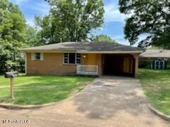 303 Crawford St, Senatobia, MS 38668