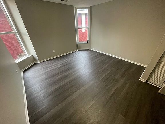 3rd image of 1018 S Floyd St #3