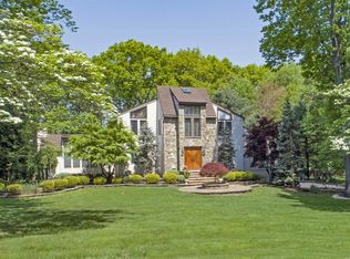 17 Dora Ln, Holmdel, NJ 07733