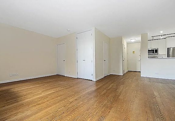 4th image of 245 E 44th St APT 31F