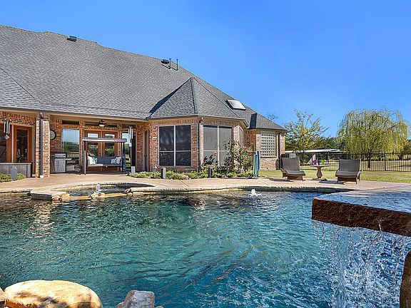 2nd image of 830 Oak Meadow Ct