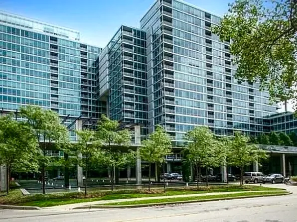9725 Woods Dr Unit 512, Skokie, IL 60077