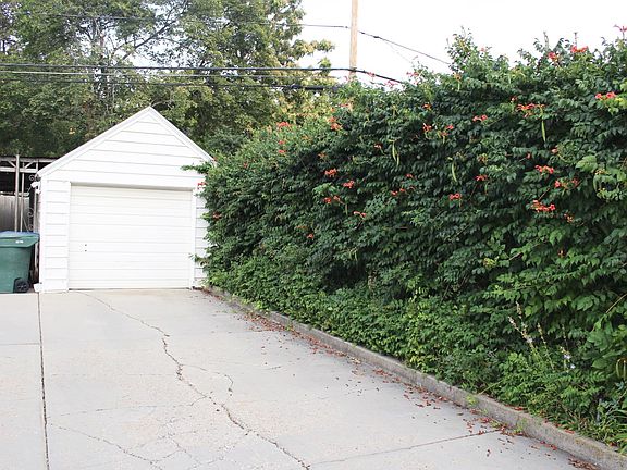 5th image of 2191 S Wellington St