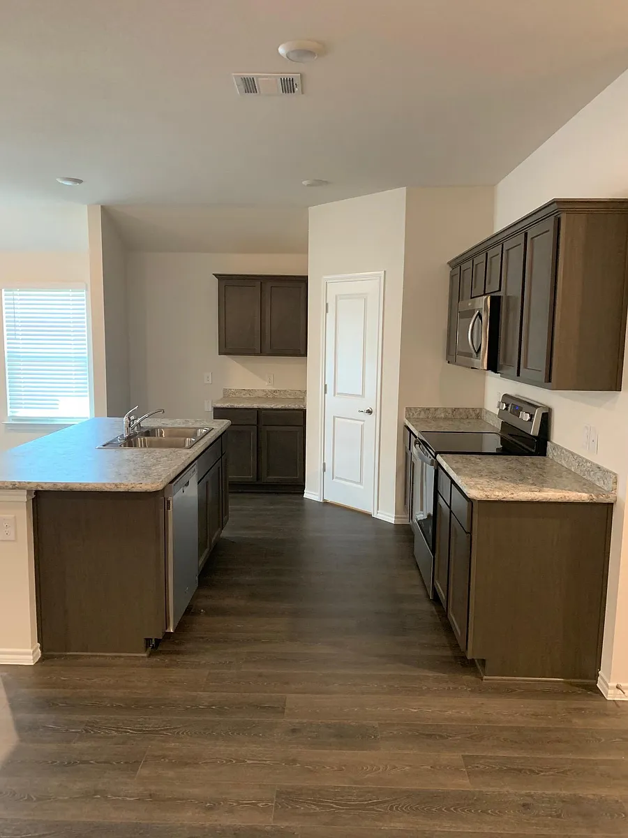 Building Photo - 1121 Silver Maple Ln