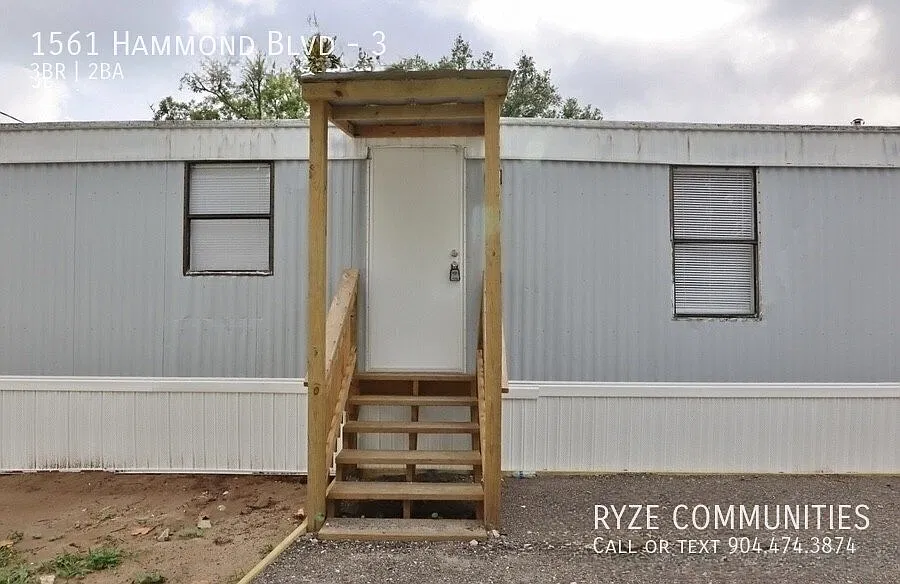 1561 Hammond Blvd - 3|$1,200|3 Beds, 2 Baths — Photo 2
