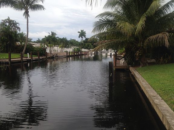 3rd image of 2418 Bimini Ln