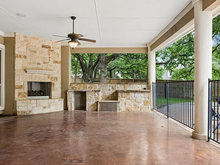 2101 Miracle Point Dr — Photo 30