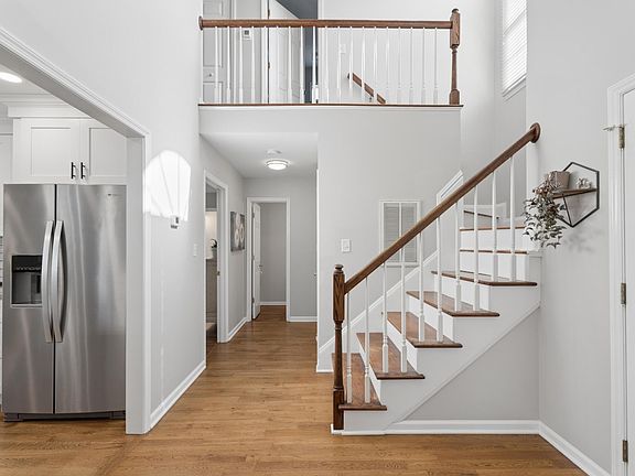5th image of 3812 Longmeadow Dr