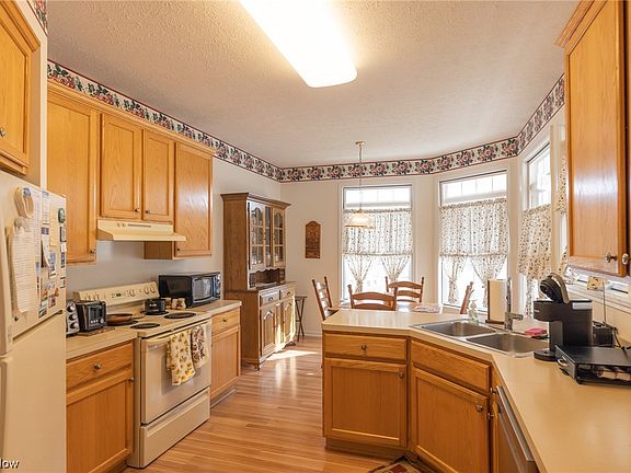 5th image of 17674 River Valley Blvd