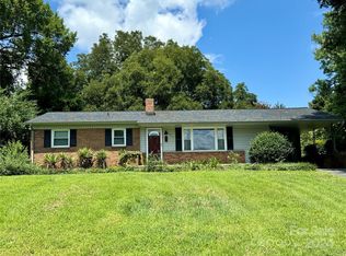 207 Stacy St, Morganton, NC 28655