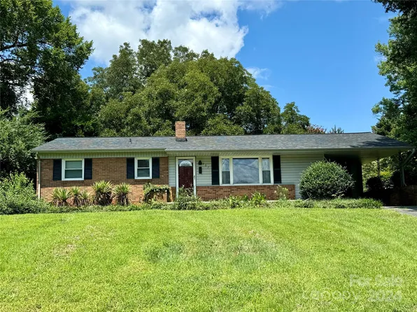 207 Stacy St, Morganton, NC 28655
