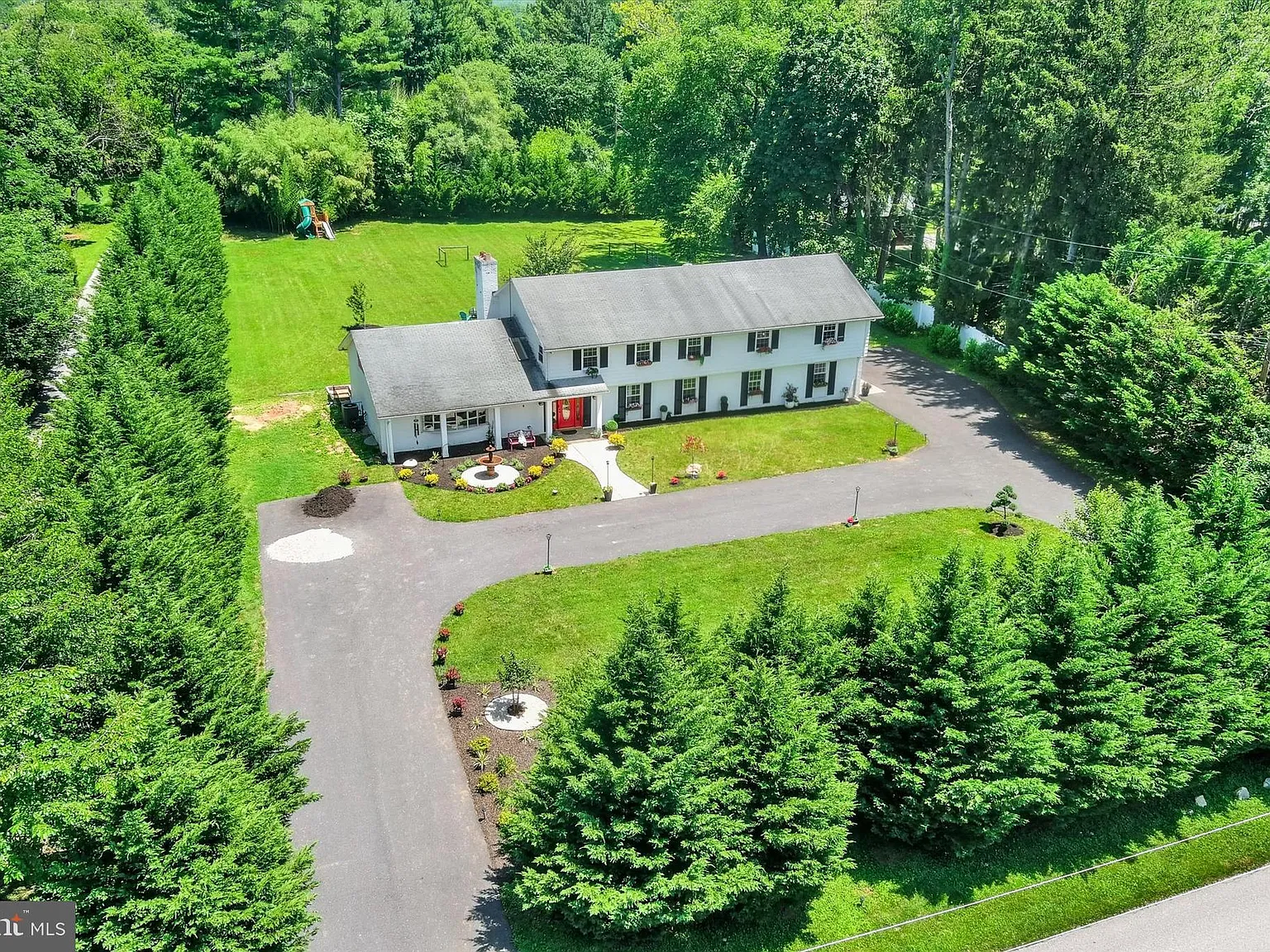 6 bed, 6.0 bath, 4800 sqft, $9,900 — Photo 2