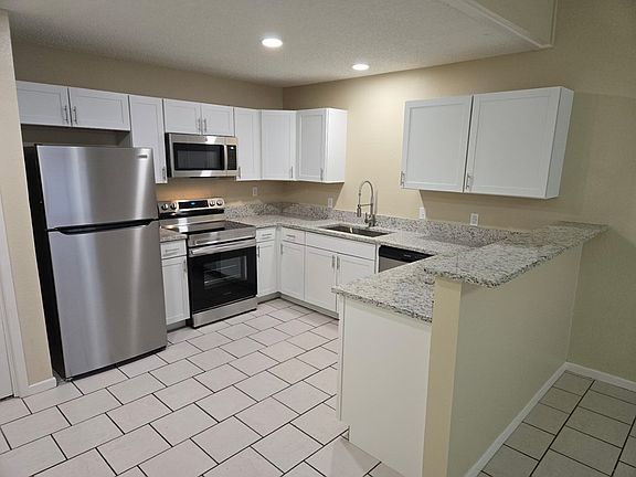 5th image of 123 N Glenwood Dr APT B