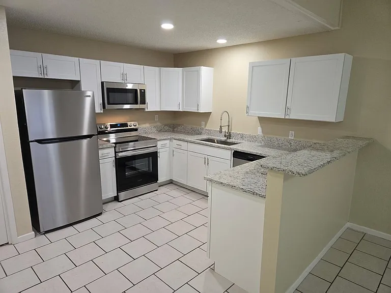 123 N Glenwood Dr #B — Photo 5