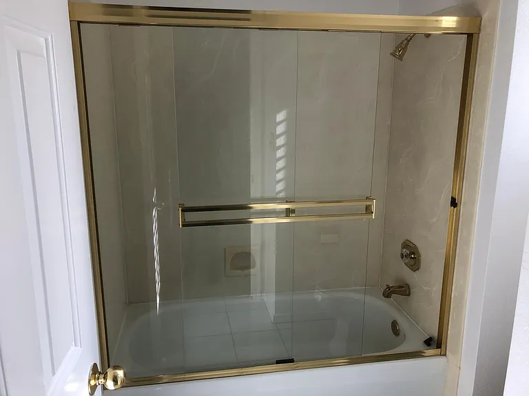 2nd bathroom tub