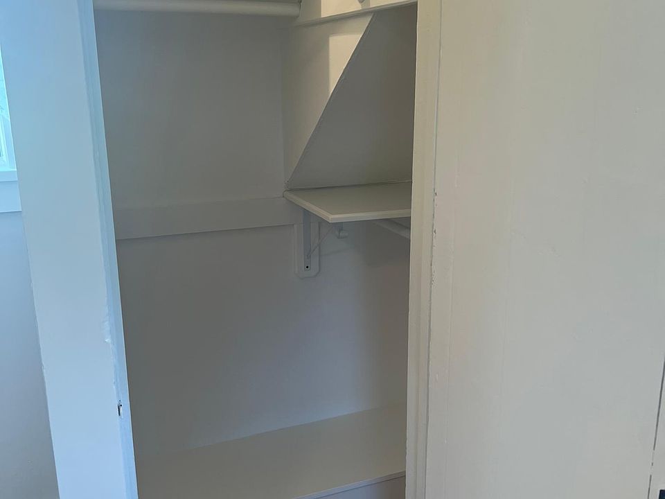 1st image of 104 Kellogg St