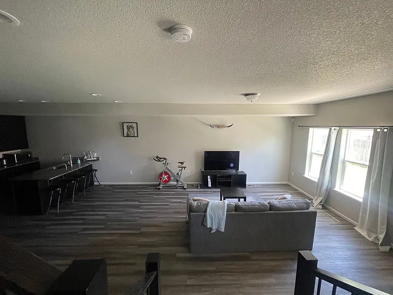 9829 Paluxy Hts — Photo 24